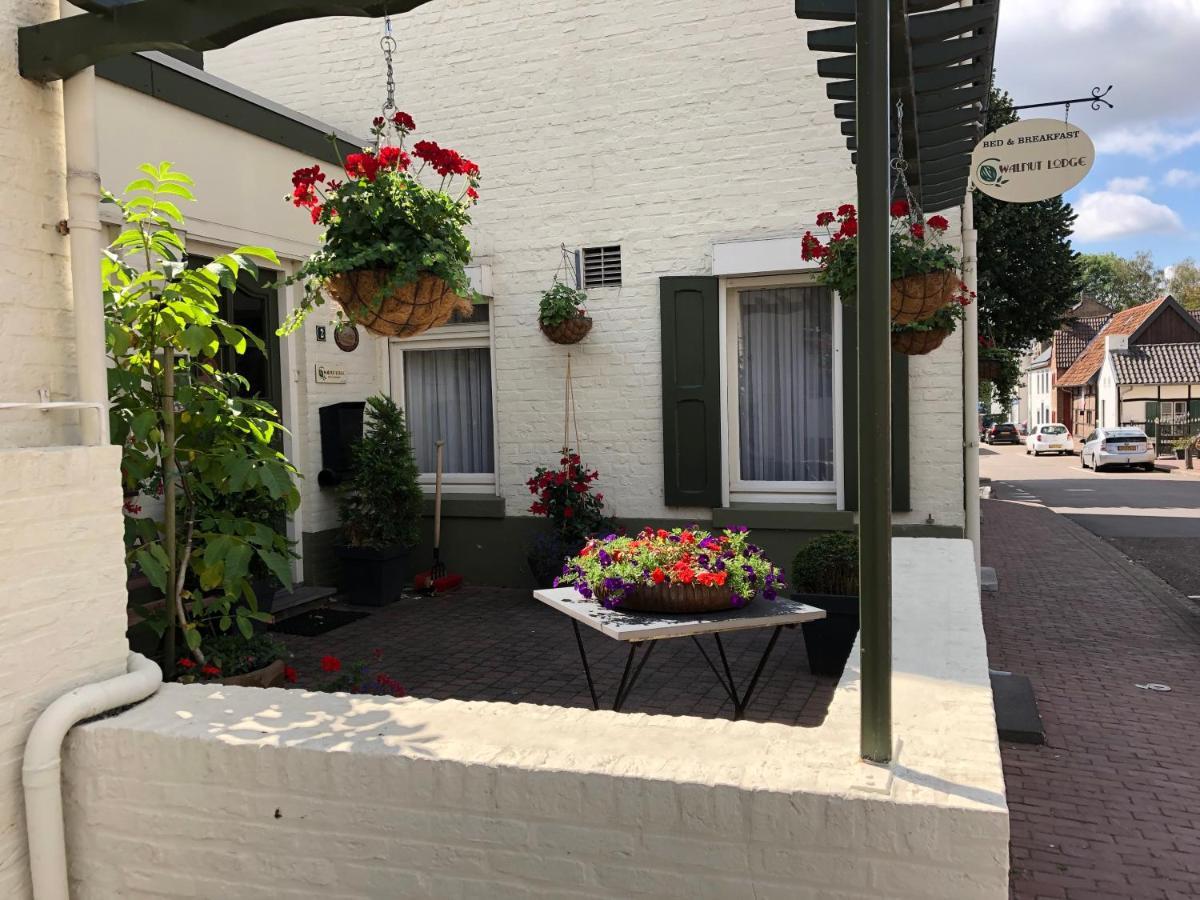 Walnut Lodge Bed & Breakfast Noorbeek Exteriör bild