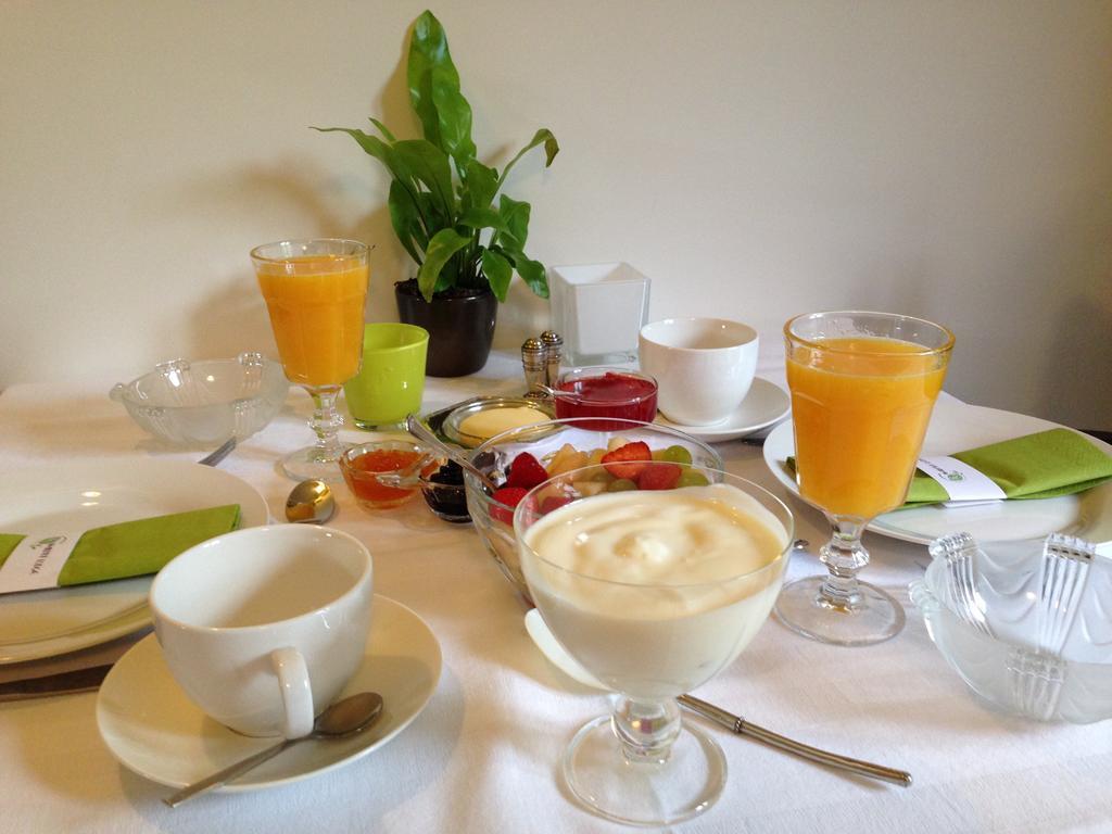 Walnut Lodge Bed & Breakfast Noorbeek Exteriör bild
