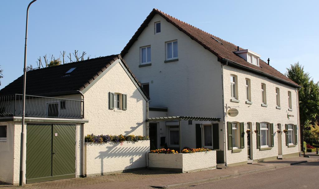 Walnut Lodge Bed & Breakfast Noorbeek Exteriör bild